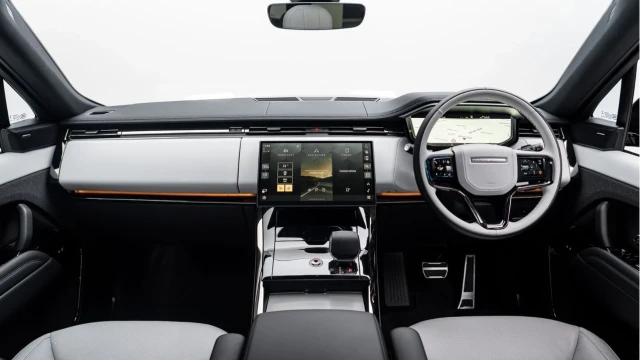 Land Rover Range Rover Sport (75 Reg) 3.0 D300 Dynamic SE (Black Pack) Image 2