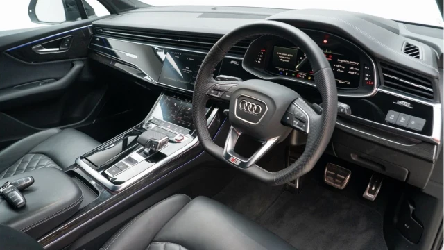 Audi SQ7 (24 Reg) 4.0TFSI V8 Black Edition Quattro Image 2