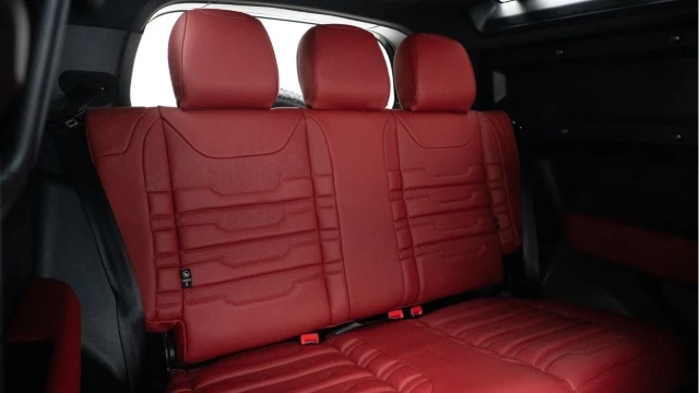 Land Rover Defender (23 Reg) 90 3.0 D300 X Hard Top (5 Seat) (+VAT) Image 4