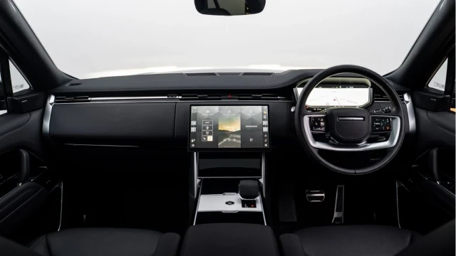 Land Rover Range Rover (75 Reg) 3.0 D300 Edition Image 2