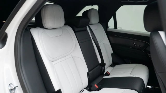 Land Rover Range Rover Sport (75 Reg) 3.0 D300 Dynamic SE (VAT Q) Image 4