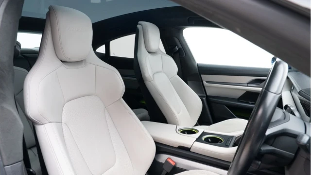 Porsche Taycan (70 Reg) Turbo Image 3