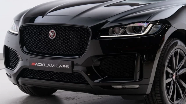 Jaguar F-pace (20 Reg) 2.0 25T Chequered Flag AWD Image 8