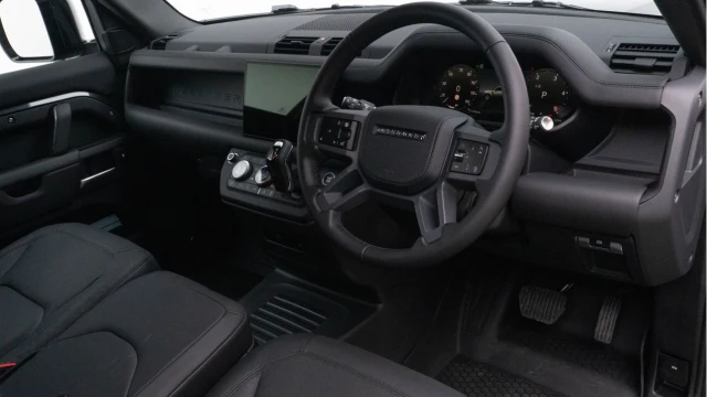 Land Rover Defender (25 Reg) 90 3.0 D350 X-Dynamic HSE Hard Top Commercial (3 Seat) (+VAT) Image 2