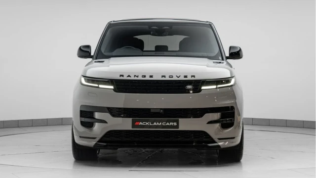 Land Rover Range Rover Sport (25 Reg) 3.0 Dynamic SE (Black Pack) Image 4