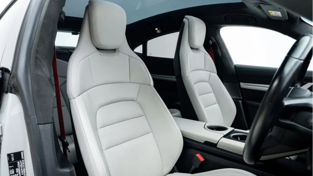 Porsche Taycan (21 Reg) Turbo Image 3