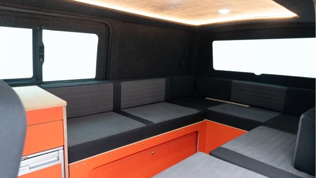 Volkswagen Transporter (73 Reg) T32 2.0TDI Highline DSG (Day Bus) (VAT Q) Image 4
