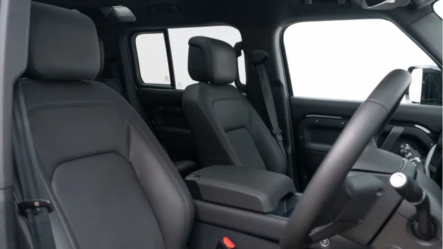 Land Rover Defender (74 Reg) 110 3.0 D350 X-Dynamic HSE (7 Seat) (Bespoke) Image 4