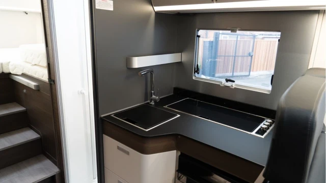 Adria Coral Supreme 670 SL (74 Reg) 2.0D 170bhp Auto (3 Berth) Image 7