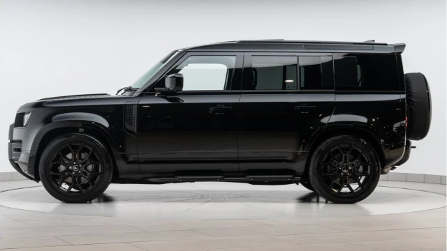 Land Rover Defender (25 Reg) 110 3.0 D350 X-Dynamic SE (7 Seat) Image 8