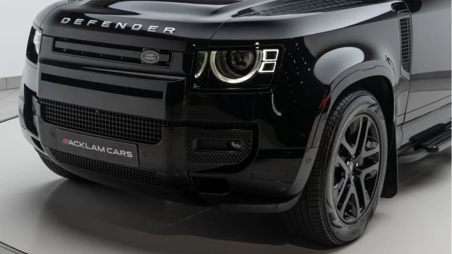 Land Rover Defender (74 Reg) 110 2.0 P400e XS Edition Hybrid (Black Pack) Image 8