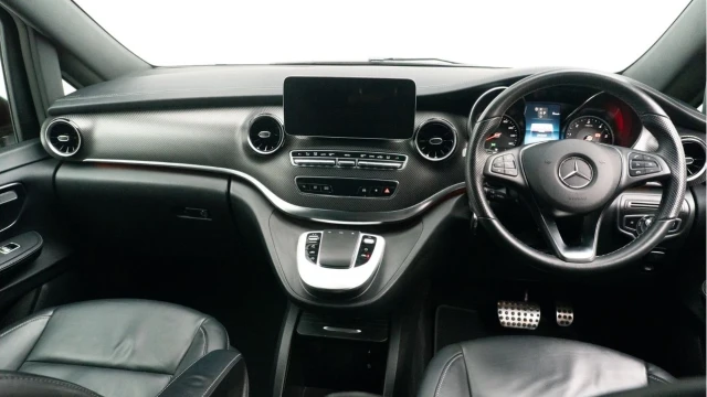 Mercedes-Benz V Class (72 Reg) V220 L 2.0D AMG Line (8 Seat) Image 2