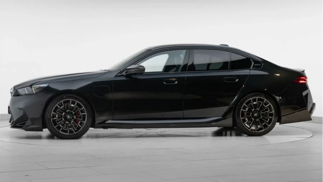 BMW M5 (74 Reg) 4.4 V8 Hybrid (M Carbon) Image 8