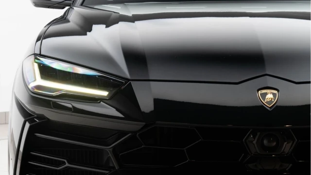 Lamborghini Urus (72 Reg) 4.0 V8 (Akrapovic) Image 8