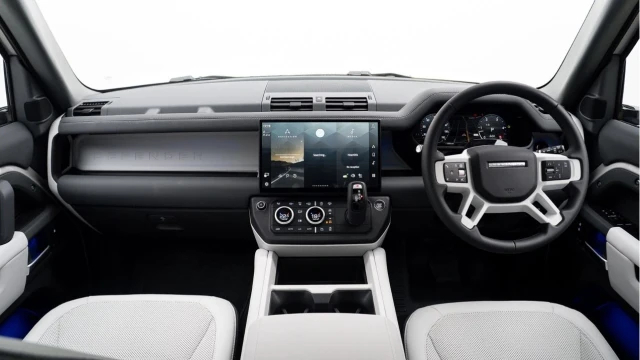 Land Rover Defender (75 Reg) 90 3.0 D250 X-Dynamic SE (Bespoke) Image 2