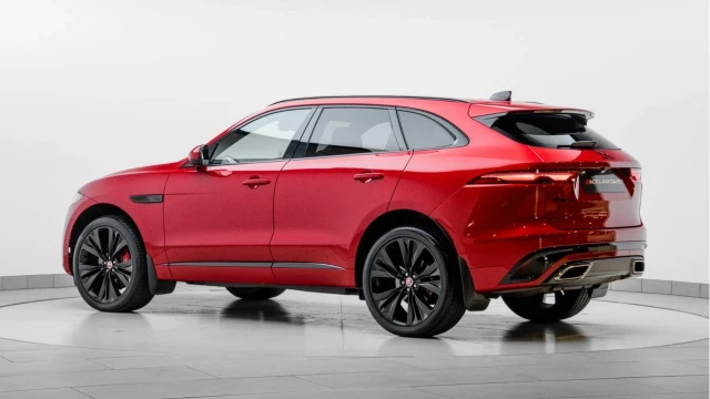 Jaguar F-pace (23 Reg) 3.0 D300 R-Dynamic SE (Black Pack) Image 5