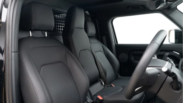 Land Rover Defender (25 Reg) 90 3.0 D250 S Hard Top Commercial (3 Seat) (+VAT) Image 3