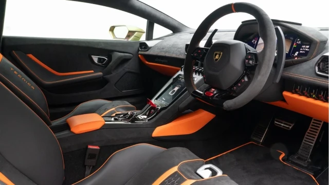 Lamborghini Huracan (24 Reg) 5.2 V10 LP 640-2 Tecnica Image 2