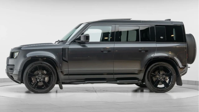 Land Rover Defender (24 Reg) 110 3.0 D300 X-Dynamic HSE (Black Pack) Image 4