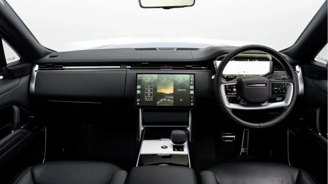 Land Rover Range Rover (25 Reg) 3.0 D300 HSE (Velocity) Image 2