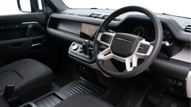 Land Rover Defender (24 Reg) 90 3.0 D250 Hard Top Commercial (NO VAT) Image 2