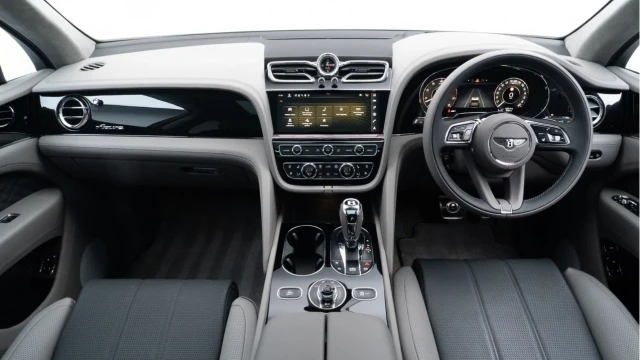 Bentley Bentayga (74 Reg) 4.0 V8 Azure Image 2