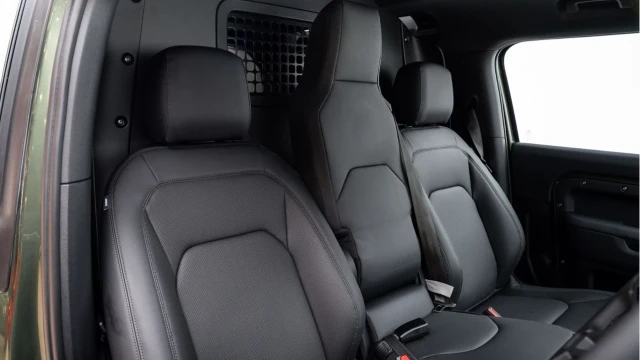 Land Rover Defender  (75 Reg) 90 3.0 D250 X-Dynamic SE Hard Top Commercial (3 Seat) (+VAT) Image 3