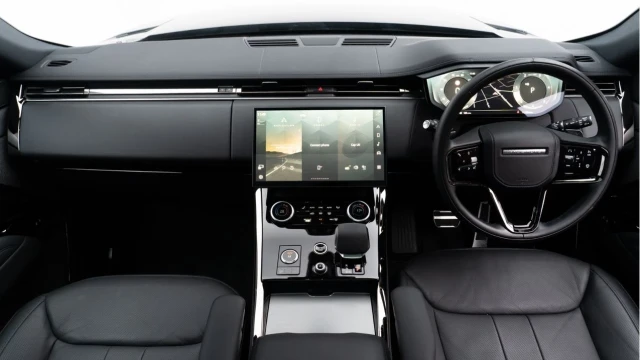 Land Rover Range Rover Sport (73 Reg) 3.0 D300 Dynamic SE (Black Pack) Image 2