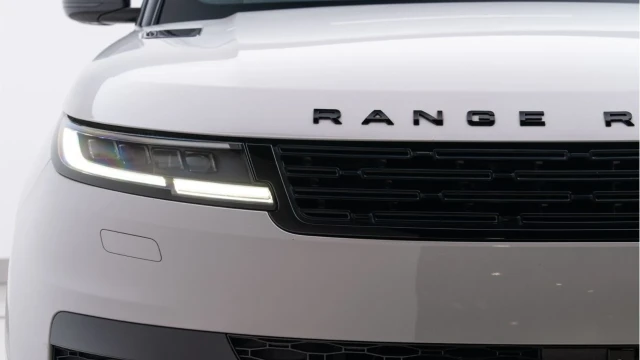 Land Rover Range Rover Sport (24 Reg) 3.0 D300 Dynamic SE (Black Pack) Image 5