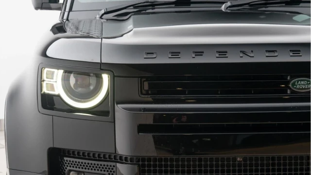 Land Rover Defender (75 Reg) 90 3.0 D350 X-Dynamic HSE Hard Top Commercial (3 Seat) (+VAT) Image 7