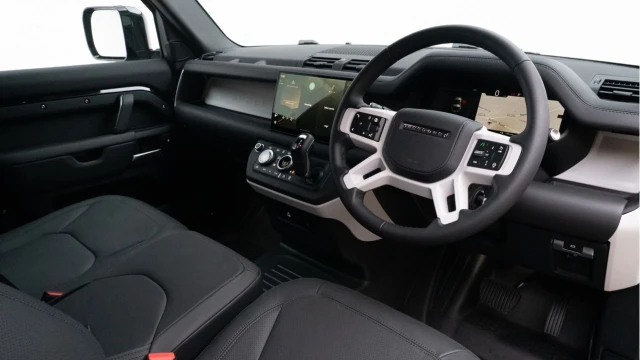 Land Rover Defender (25 Reg) 90 3.0 D350 X-Dynamic HSE Hard Top Commercial (3 Seat) (+VAT) Image 2