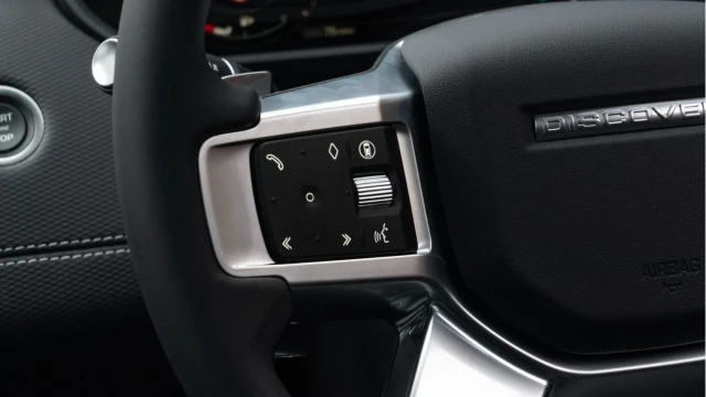 Land Rover Discovery (74 Reg) 3.0 D350 Dynamic SE (URBAN Styling) Image 5