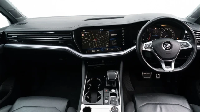 Volkswagen Touareg (69 Reg) 3.0TDI V6 R-Line Tech Image 2