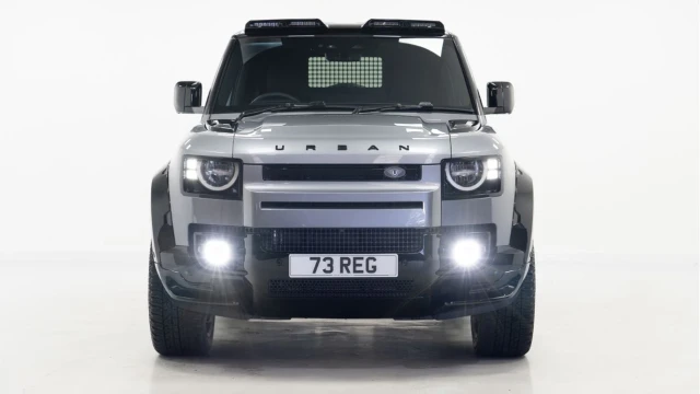 Land Rover Defender (73 Reg) 90 3.0 D250 Hard Top Commercial (URBAN) (+VAT) Image 6