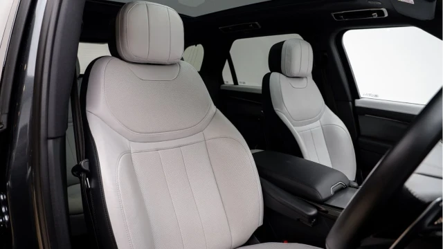 Land Rover Range Rover Sport (23 Reg) 3.0 D300 Dynamic SE (Black Pack) Image 3