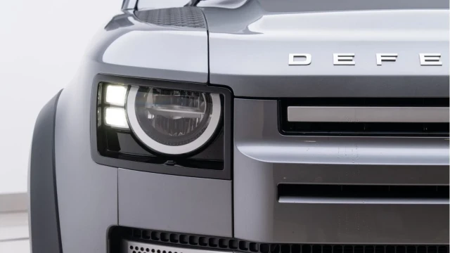 Land Rover Defender (22 Reg) 90 3.0 D250 Commercial (Explorer) (VAT Q) Image 7