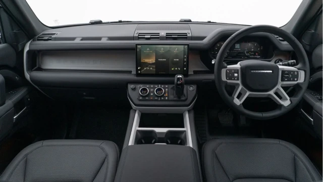 Land Rover Defender (25 Reg) 110 3.0 D350 X-Dynamic SE (Bespoke) Image 2