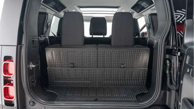Land Rover Range Rover Sport (74 Reg) 3.0 P460e Dynamic SE Hybrid (Black Pack) Image 5