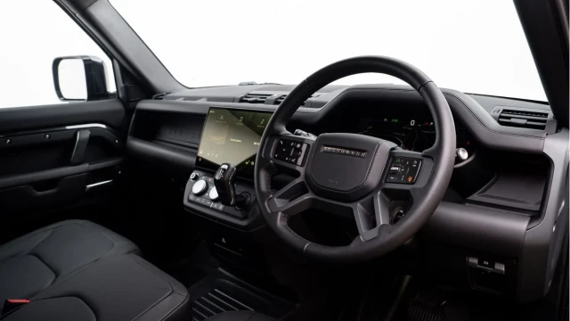 Land Rover Defender (75 Reg) 90 3.0 D250 X-Dynamic HSE Hard Top Commercial (3 Seat) (+VAT) Image 2