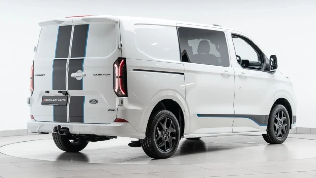 Ford Transit Custom (25 Reg) 320 2.0 Ecoblue Sport AWD (5 Seat) (+VAT) Image 6