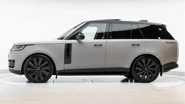 Land Rover Range Rover (72 Reg) 4.4 P530 SV Image 5