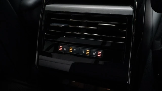 Land Rover Range Rover Sport (24 Reg) 3.0 D300 Dynamic SE (Black Pack) Image 8