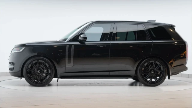 Land Rover Range Rover (24 Reg) 3.0 D300 HSE (Shadow Pack) Image 5