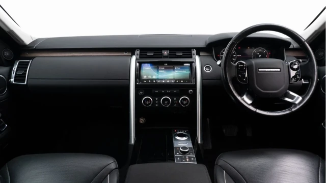 Land Rover Discovery (68 Reg) 3.0SDV6 HSE Commercial (5 Seat) (No VAT) Image 2