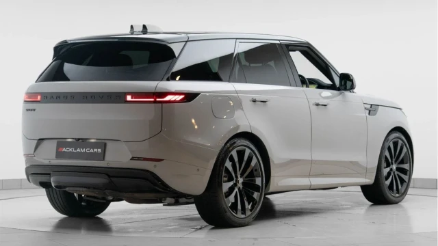 Land Rover Range Rover Sport (25 Reg) 3.0 D300 Dynamic SE (Black Pack) Image 5