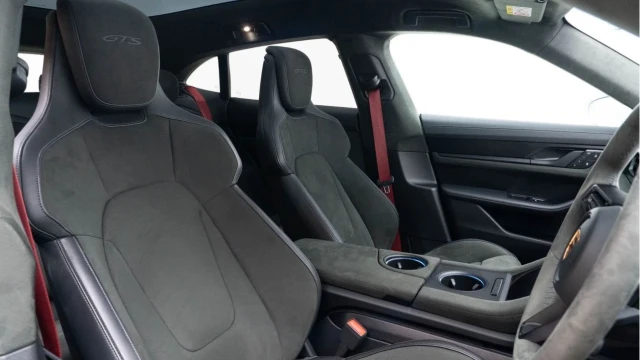 Porsche Taycan (72 Reg) GTS Sport Turismo Image 3