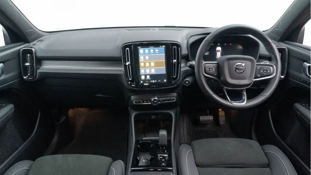Volvo XC40 (73 Reg) 2.0 B4 Plus Image 2