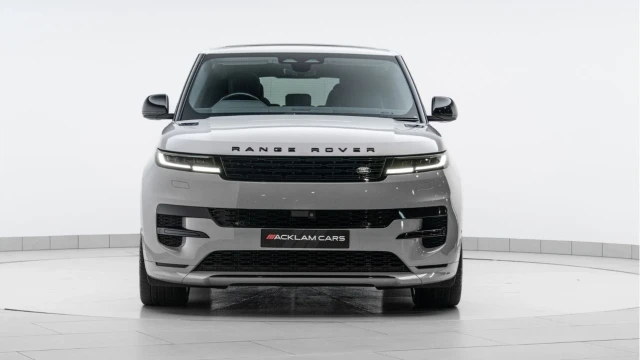 Land Rover Range Rover Sport (23 Reg) 3.0 D300 Dynamic SE (Black Pack) Image 4