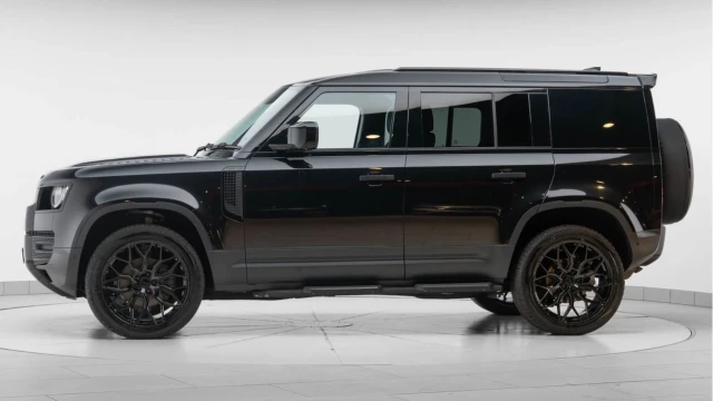 Land Rover Defender (73 Reg) 110 3.0 D250 Hard Top (6 Seat) (+VAT) Image 6