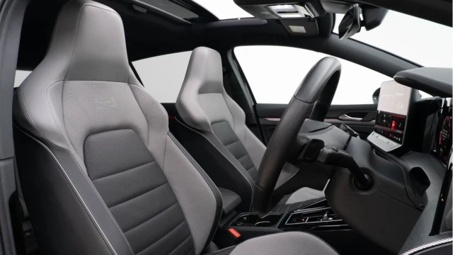Volkswagen Golf (25 Reg) 2.0TDI Black Edition DSG (Mk8.5) Image 3